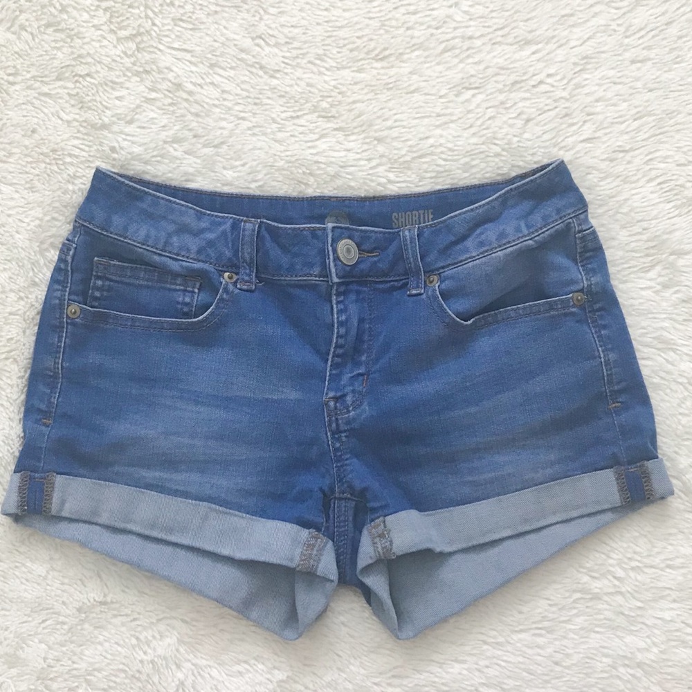 SO JEAN SHORTS medium wash with cuffs :)